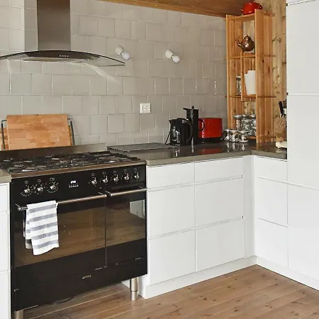 Ferienhaus Holiday Lesundbrygga Lesund
